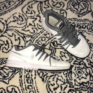 Nike Tennis Shoes Size 8